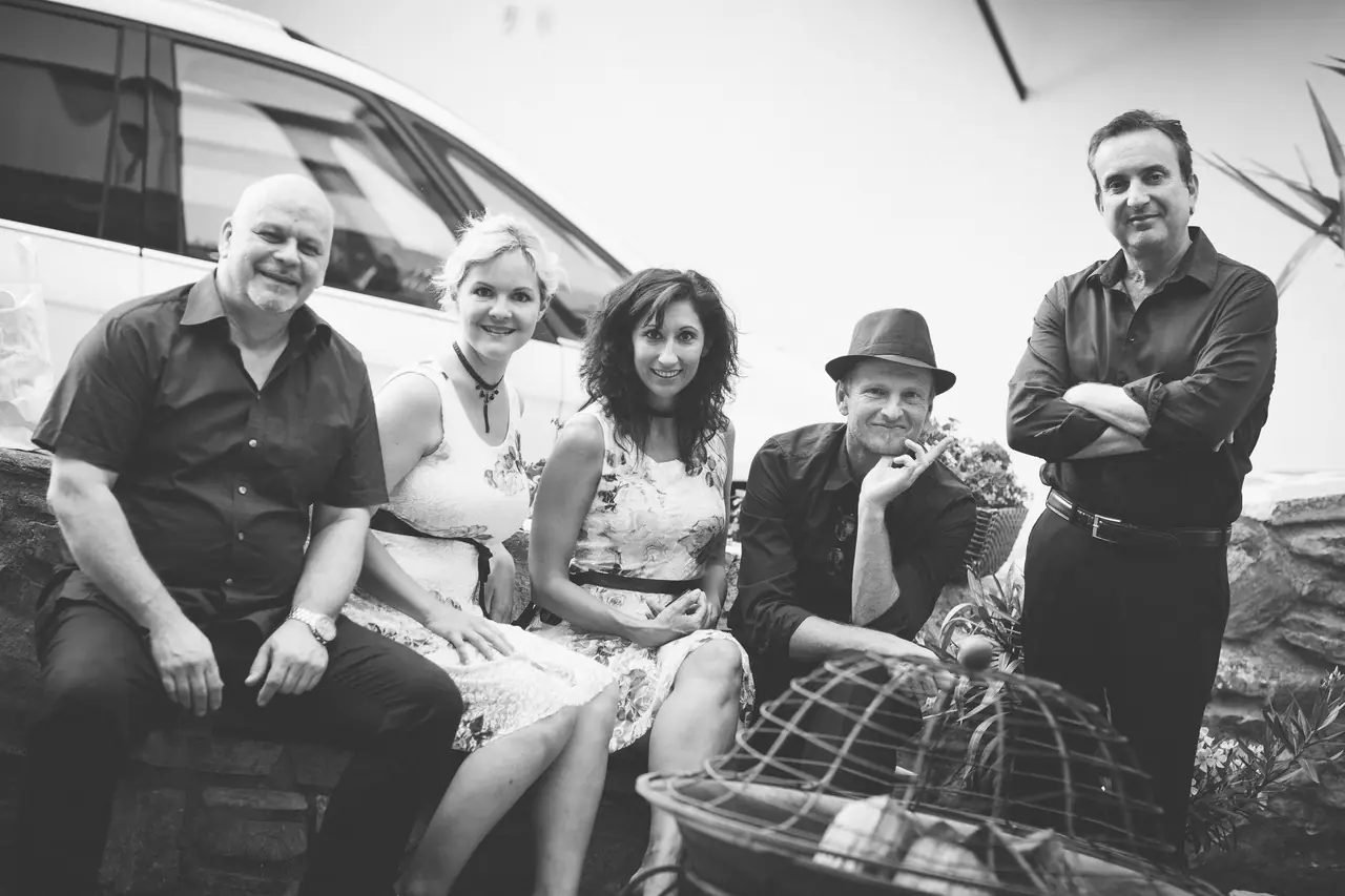 Trauung, Agape, Empfang, Dinner-music, Hochzeitsparty mit Band und/oder DJ & DJane - immer mit weibl. + männl. Gesang
