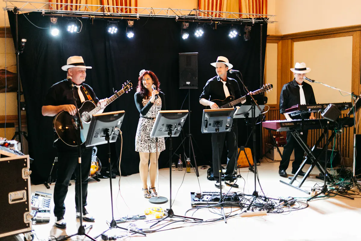 Trauung, Agape, Empfang, Dinner-music, Hochzeitsparty mit Band und/oder DJ & DJane - immer mit weibl. + männl. Gesang - Photo 6