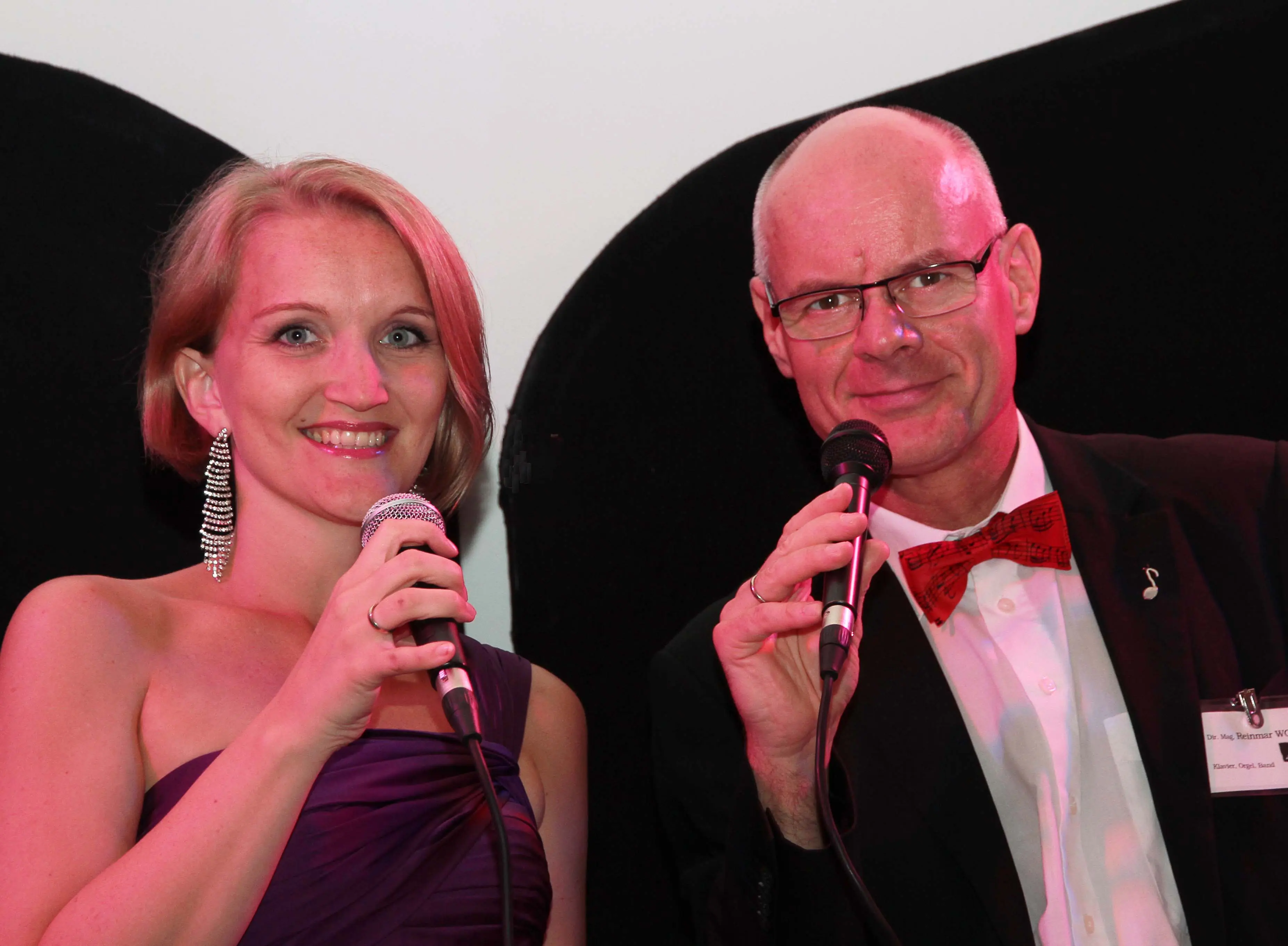 Die Musik bei einer Hochzeitstafel soll stimmungsvoll aber nicht zu laut sein. Alt und Jung kommen auf ihre Rechnung - Photo 6