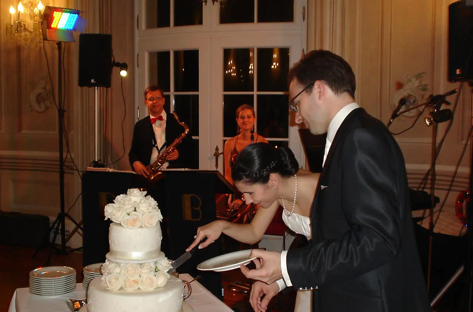 Die Musik bei einer Hochzeitstafel soll stimmungsvoll aber nicht zu laut sein. Alt und Jung kommen auf ihre Rechnung