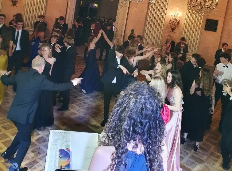 BALL, GALA Für Tanzveranstaltungen empfehlen wir Besetzungen ab Quartett oder Quintett aufwärts. Schulbälle!