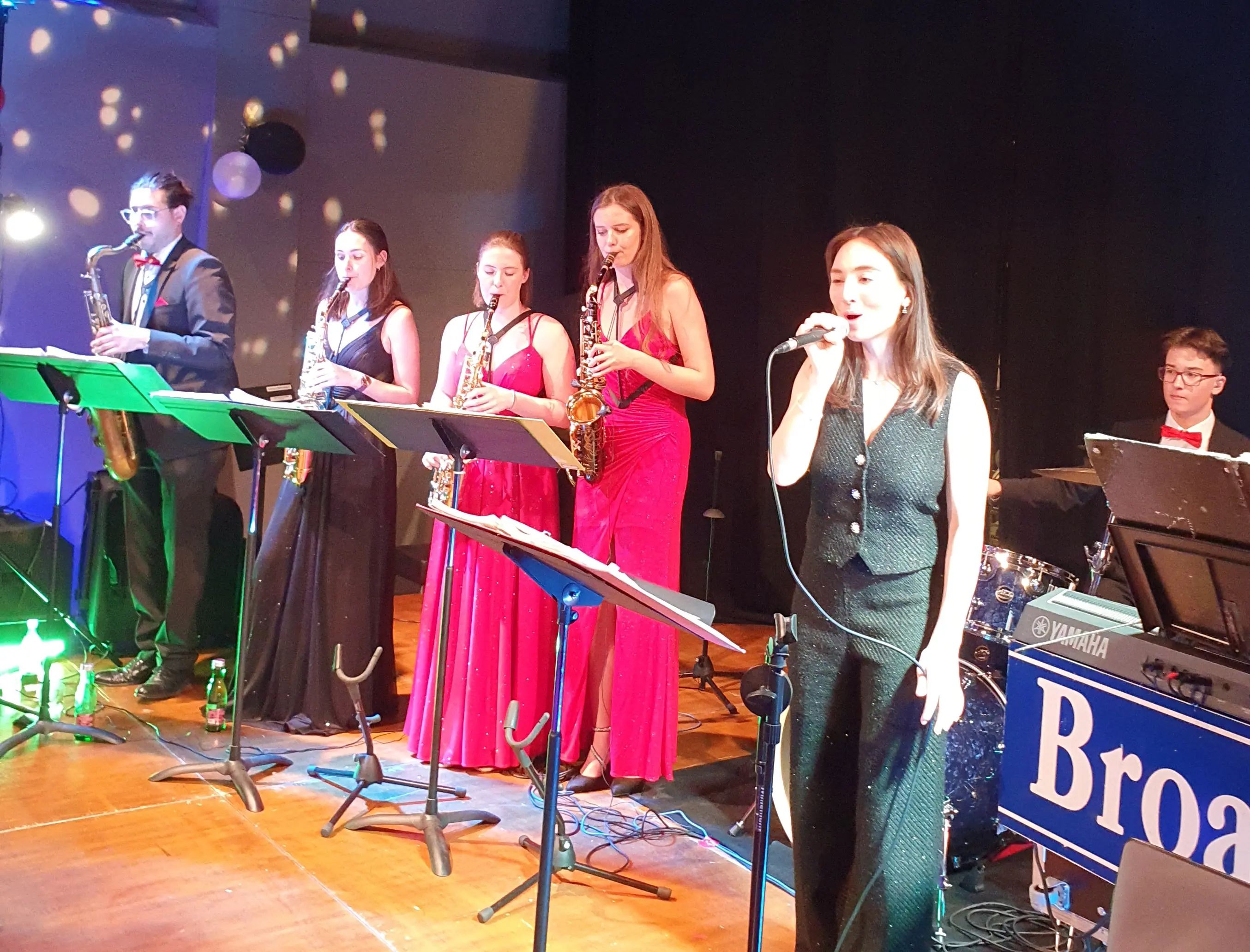 BALL, GALA Für Tanzveranstaltungen empfehlen wir Besetzungen ab Quartett oder Quintett aufwärts. Schulbälle! - Photo 17