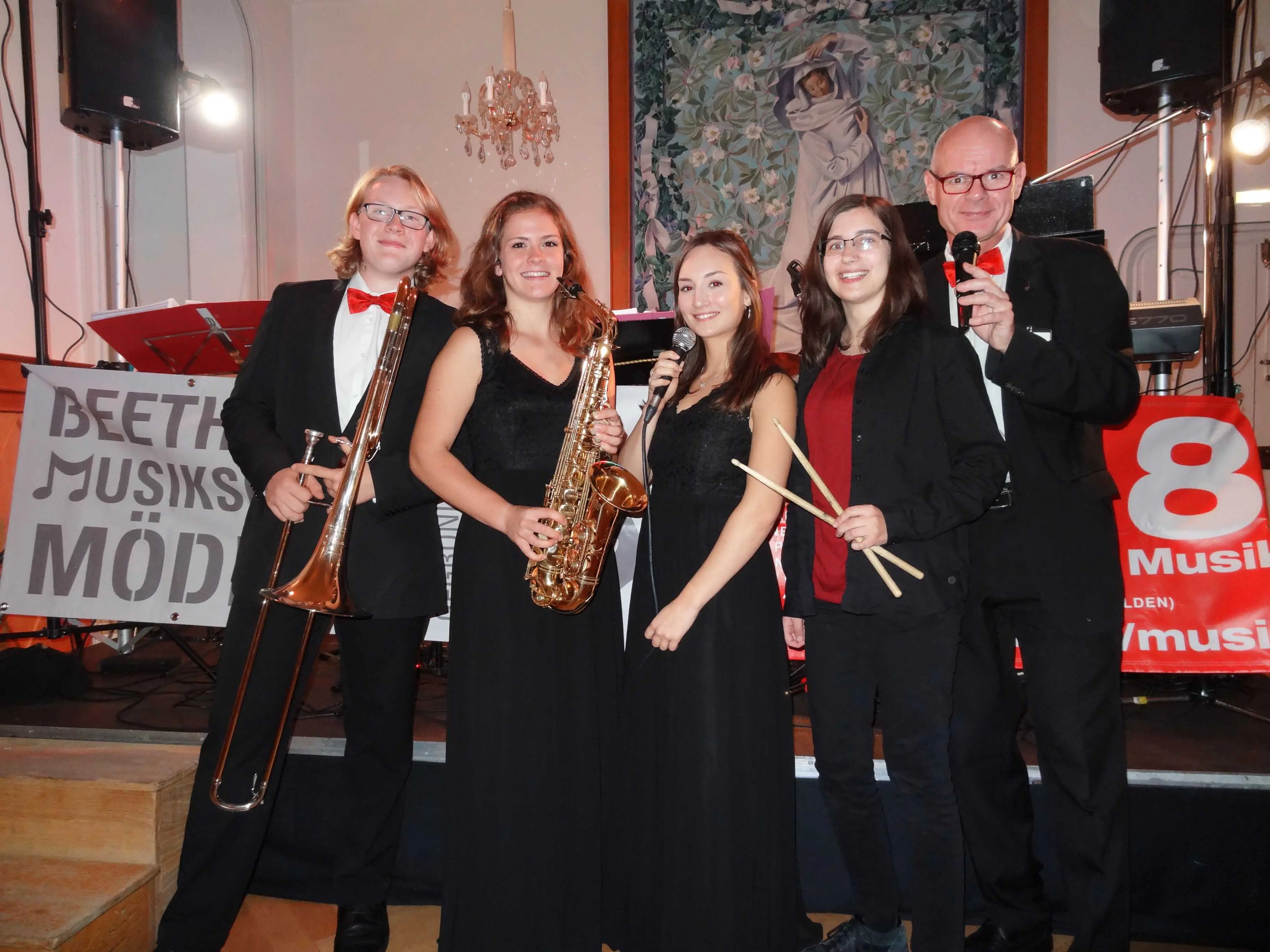 BALL, GALA Für Tanzveranstaltungen empfehlen wir Besetzungen ab Quartett oder Quintett aufwärts. Schulbälle! - Photo 8
