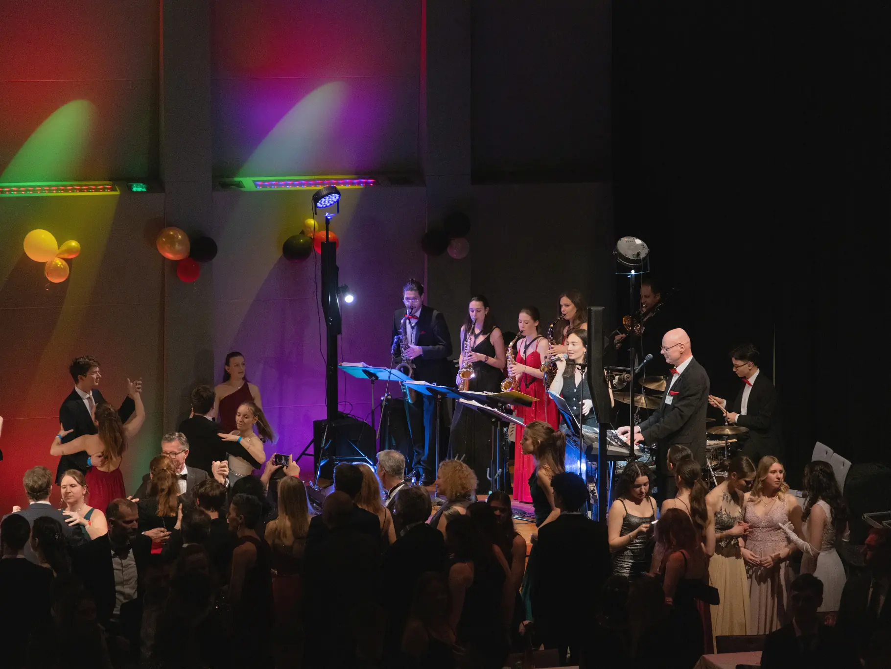 BALL, GALA Für Tanzveranstaltungen empfehlen wir Besetzungen ab Quartett oder Quintett aufwärts. Schulbälle! - Photo 15