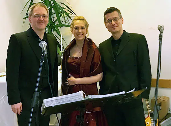 Live-Musik ist noch immer etwas Besonderes. Wir spielen in jeder Besetzung, an jedem Ort und jeden Stil: Kirche + Tafel - Photo 7
