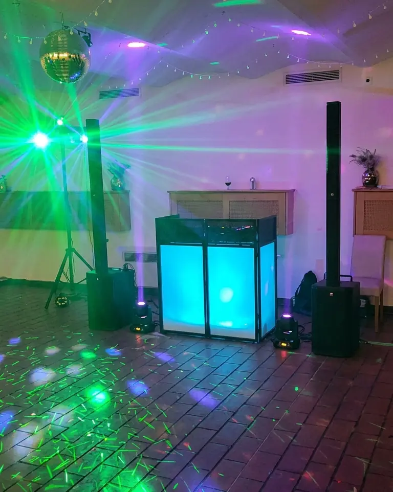 Eure Traumhochzeit mit DJ Mark Star: Individueller Musik mix, High-End Technik & 20 Jahre Erfahrung für eure Tanzfläche.