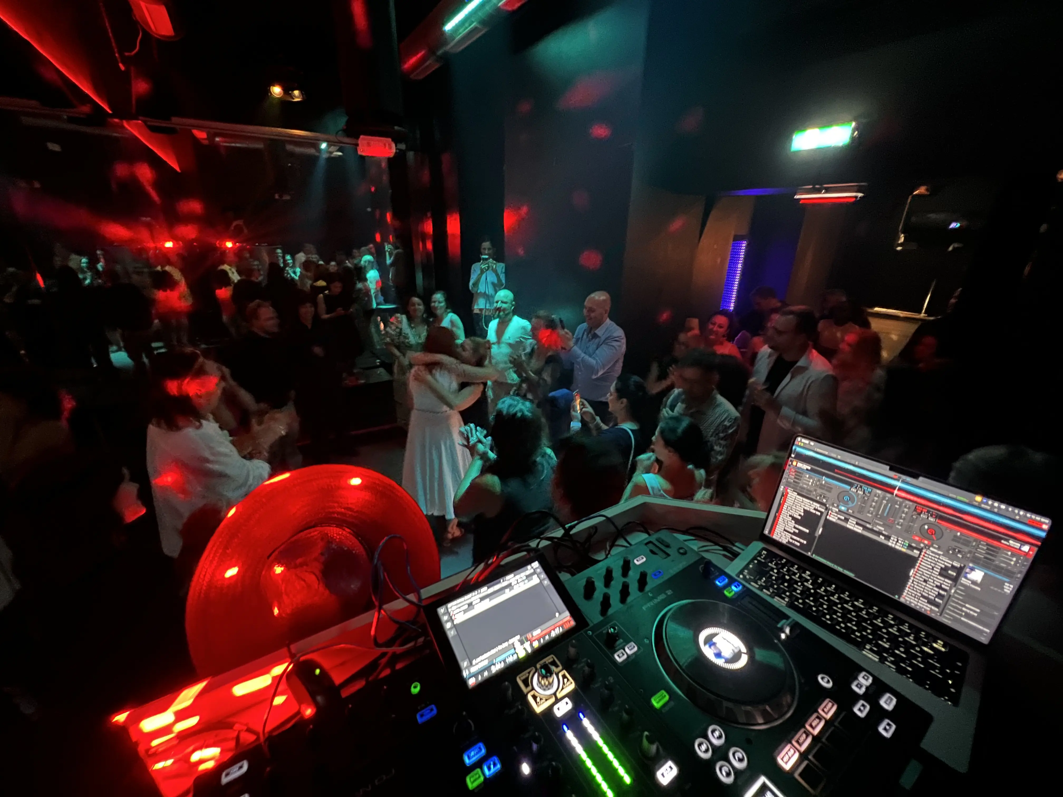 Professioneller Hochzeits-DJ mit Premium Sound, Lichttechnik, Moderation & individueller Musikplanung. - Photo 16