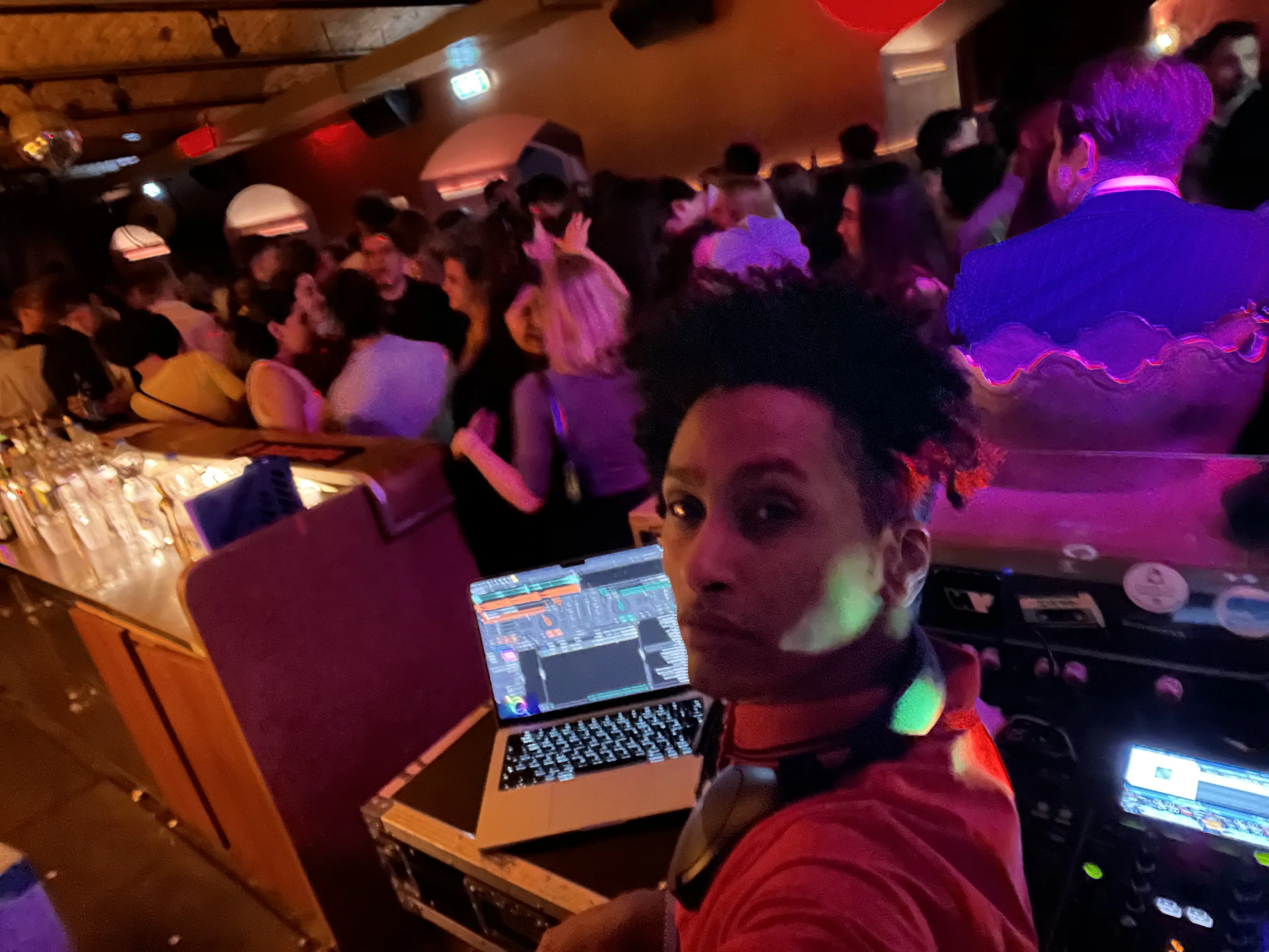 Professioneller Hochzeits-DJ mit Premium Sound, Lichttechnik, Moderation & individueller Musikplanung. - Photo 19